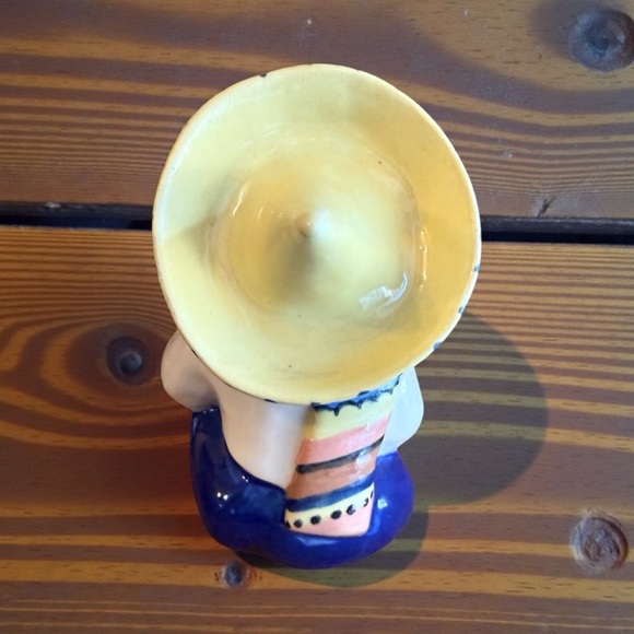 Ceramic Arts Studio Mariachi Man Figurine Yellow Sombrero Guitar Vintage - Picture 3 of 3
